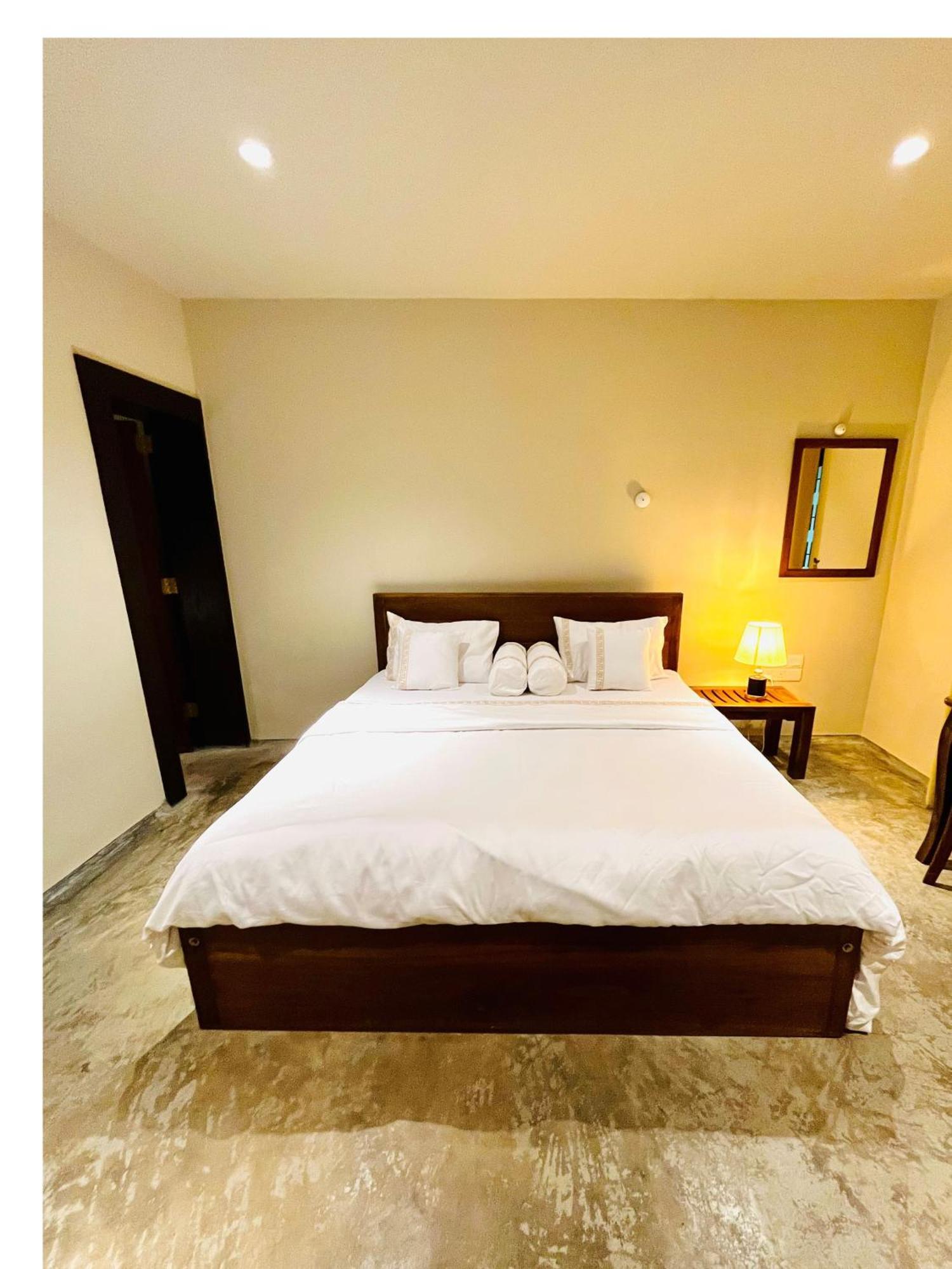 Ceylon Kingsmen Garden Hotel - Katunayake Negombo Exteriér fotografie