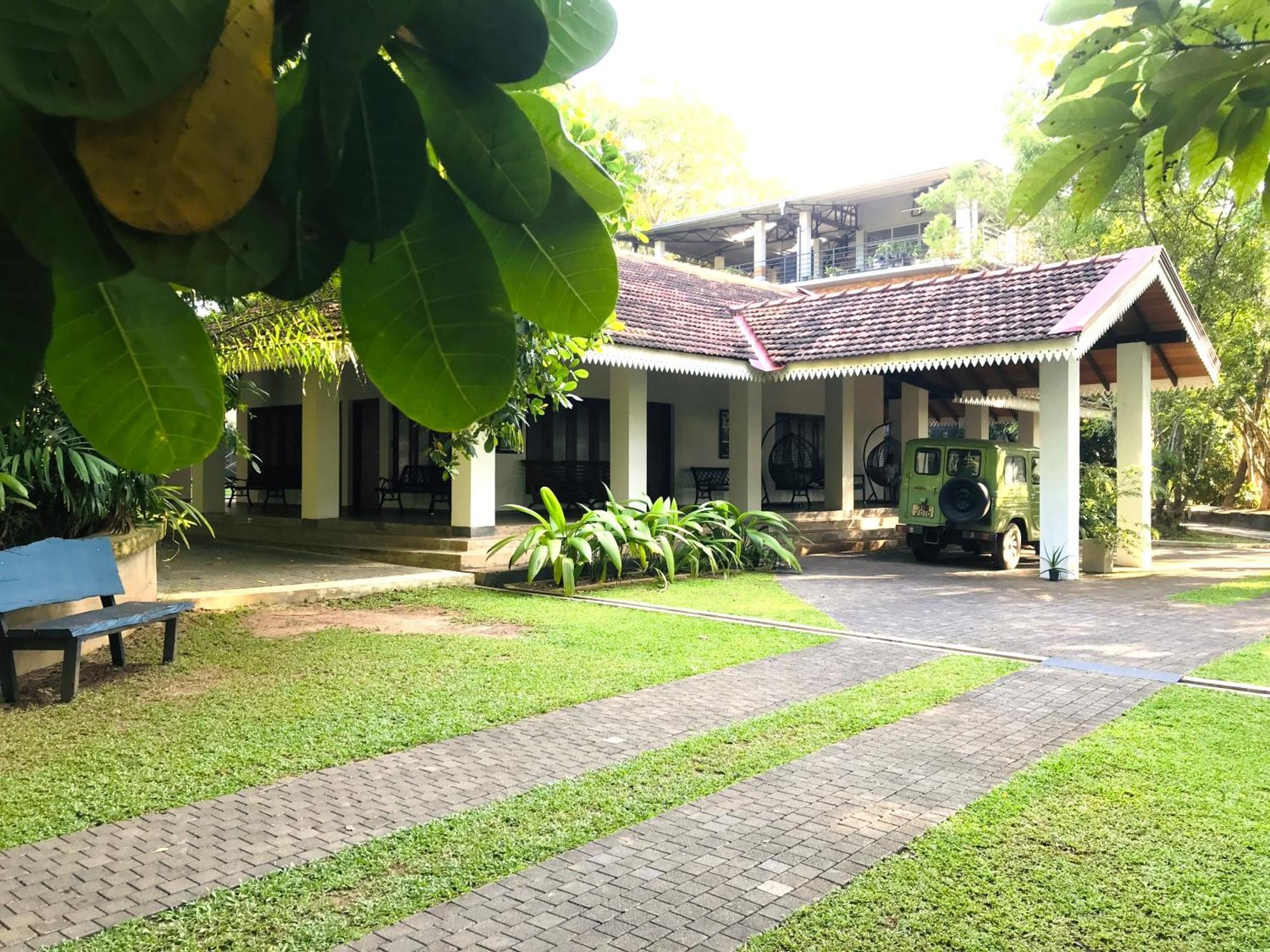 Ceylon Kingsmen Garden Hotel - Katunayake Negombo Exteriér fotografie